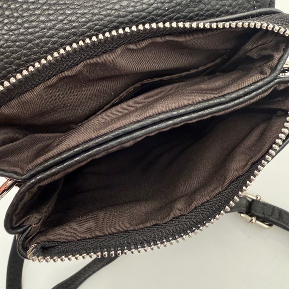 Beren Black Leather Phone Crossbody Bag Adjustable Strap Zip Pocket - Picture 3 of 4